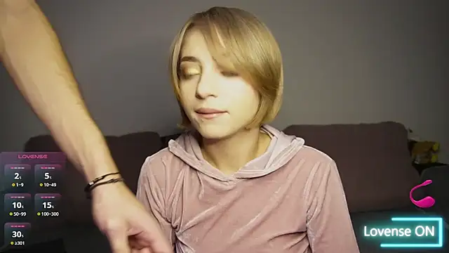 Dahliacruzz online show from November 4, 2025, 7:02 pm