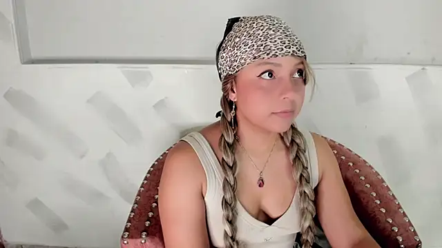 Molly Logan online show from February 12, 2026, 10:05 pm