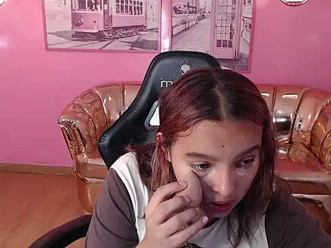 mia foster t online show from October 3, 2025, 1:08 pm