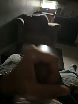 familia0210 online show from December 4, 2025, 3:32 pm