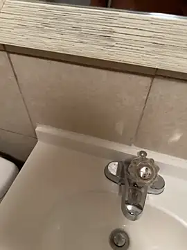 familia0210 online show from December 21, 2025, 2:19 am