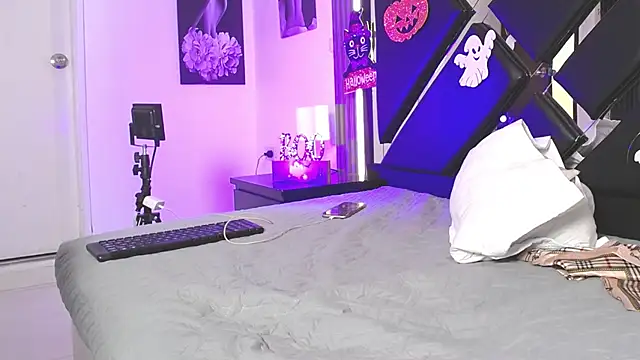 Charlotte ebony  online show from October 21, 2025, 2:51 pm