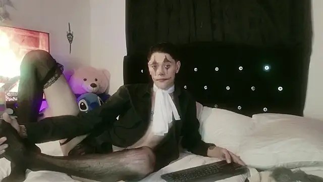 Tyler cat online show from November 1, 2025, 12:12 am