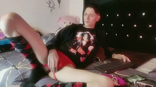 Tyler cat online show from May 8, 2026, 1:55 am