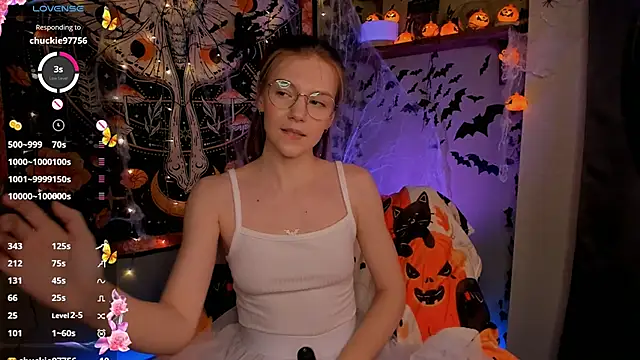 lyra thenymph online show from October 24, 2025, 10:33 am