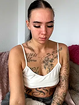 YoungZoexx online show from October 15, 2025, 9:20 am