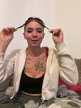 YoungZoexx online show from November 10, 2025, 7:13 pm