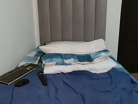 Sex bomb30 online show from October 24, 2025, 1:40 pm