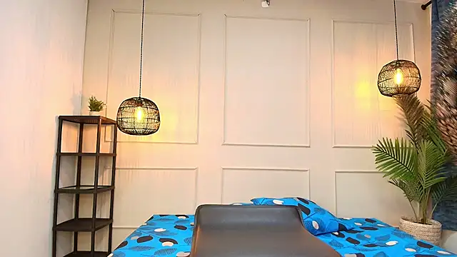 Nikki Vesper online show from October 30, 2025, 12:06 pm