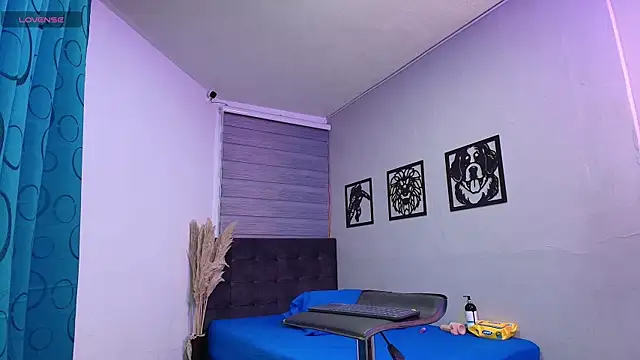 Nikki Vesper online show from April 18, 2026, 4:27 am