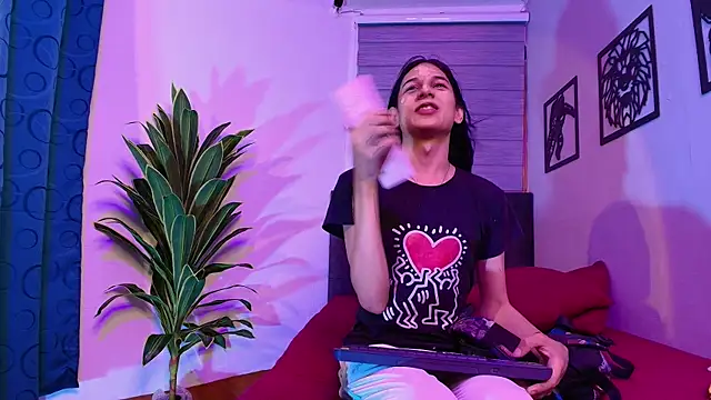 Nikki Vesper online show from May 26, 2026, 3:24 am