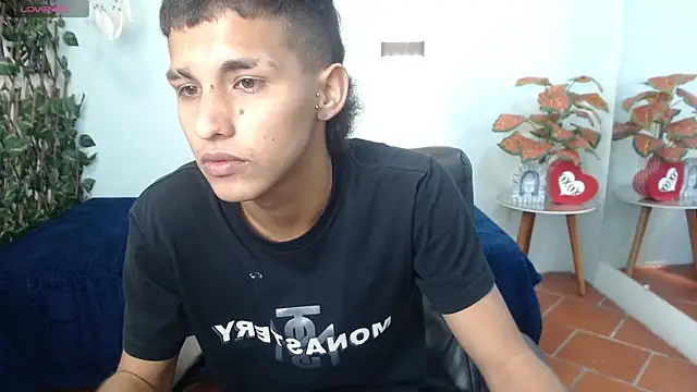 Snapshot of LiamBlack16 chatting on October 12, 2025, 1:32 pm LiamBlack16 online show from October 12, 2025, 1:32 pm