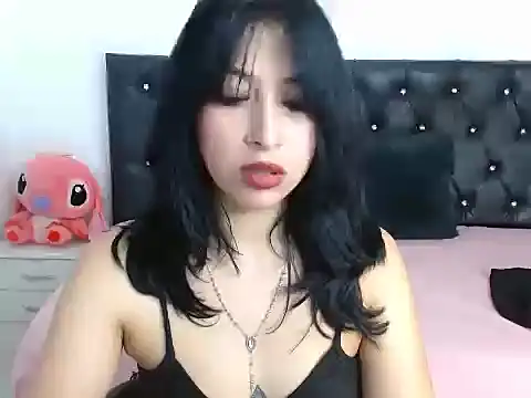 Snapshot of annyrusso chatting on December 15, 2025, 8:13 pm annyrusso online show from December 15, 2025, 8:13 pm