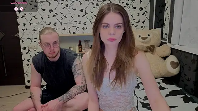 xAlisontiny online show from April 6, 2026, 9:05 pm