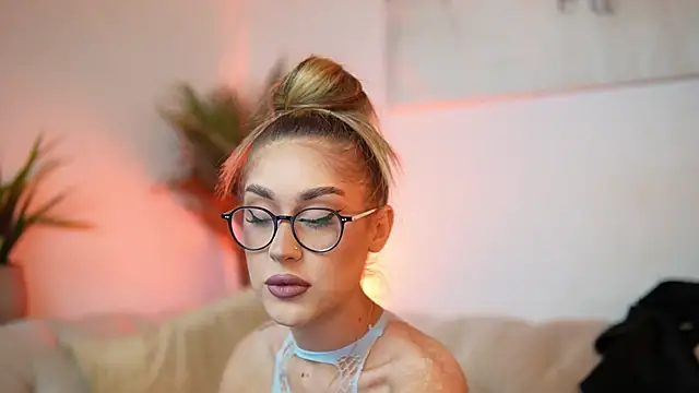 AileenKiss online show from October 28, 2025, 7:38 pm