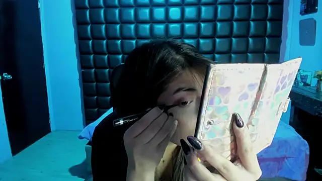 Violetta Swett  online show from December 19, 2025, 11:50 am