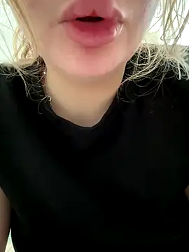 Snapshot of clarissetriolett chatting on October 12, 2025, 3:11 pm clarissetriolett online show from October 12, 2025, 3:11 pm