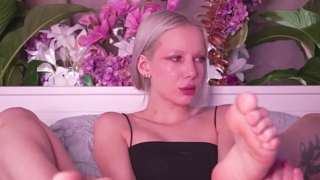 Snapshot of RanyThomson chatting on November 23, 2025, 5:46 pm RanyThomson online show from November 23, 2025, 5:46 pm