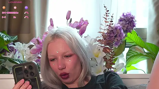 Snapshot of RanyThomson chatting on December 18, 2025, 11:38 am RanyThomson online show from December 18, 2025, 11:38 am