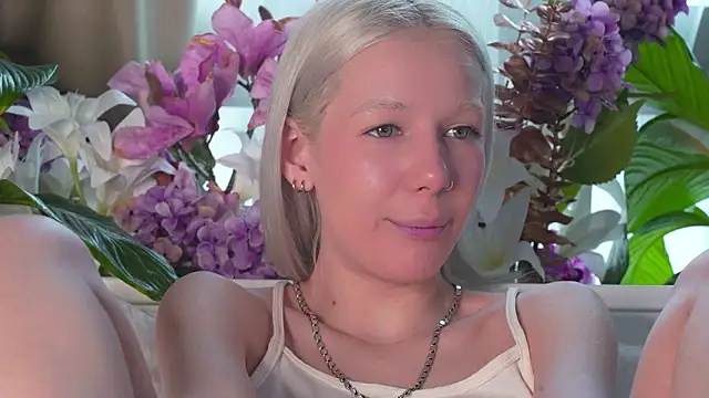 Snapshot of RanyThomson chatting on December 21, 2025, 11:28 am RanyThomson online show from December 21, 2025, 11:28 am