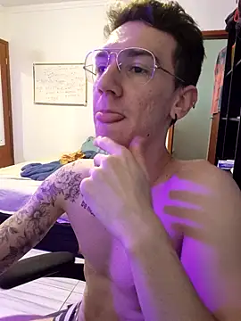 SweetGoodBoy22 online show from October 5, 2025, 7:45 pm