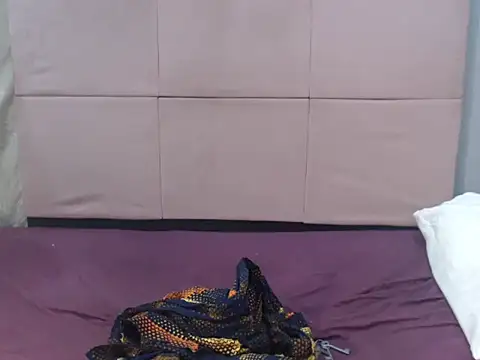 CurvyDollxx25 online show from October 9, 2025, 2:20 am