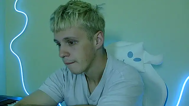 Snapshot of _Timmy_Boy_ chatting on October 7, 2025, 11:57 pm  Timmy Boy  online show from October 7, 2025, 11:57 pm