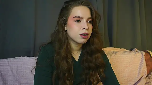 Snapshot of ToniaRoehr chatting on October 9, 2025, 8:51 pm ToniaRoehr online show from October 9, 2025, 8:51 pm