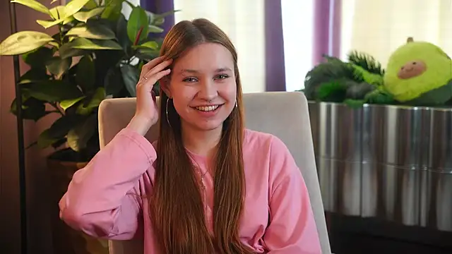 Snapshot of MarindaRuud chatting on October 5, 2025, 12:03 pm MarindaRuud online show from October 5, 2025, 12:03 pm