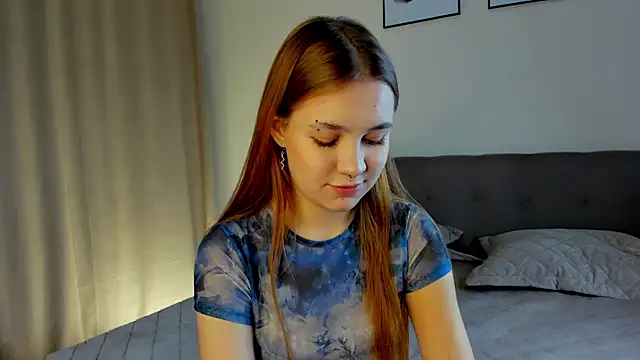 Snapshot of MarindaRuud chatting on October 20, 2025, 11:32 am MarindaRuud online show from October 20, 2025, 11:32 am