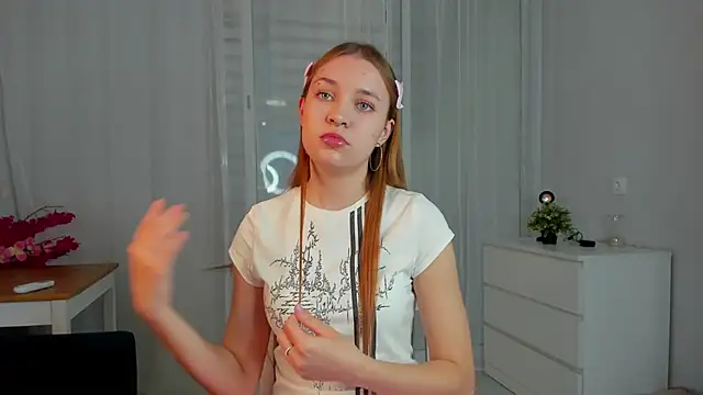 Snapshot of MarindaRuud chatting on October 21, 2025, 12:50 pm MarindaRuud online show from October 21, 2025, 12:50 pm