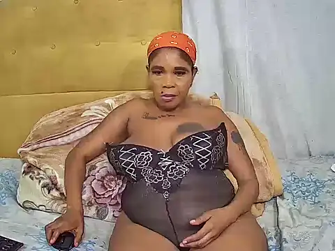 Snapshot of QueenLady7 chatting on October 4, 2025, 9:02 pm QueenLady7 online show from October 4, 2025, 9:02 pm