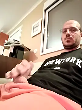 arksex32 online show from April 12, 2026, 10:04 pm