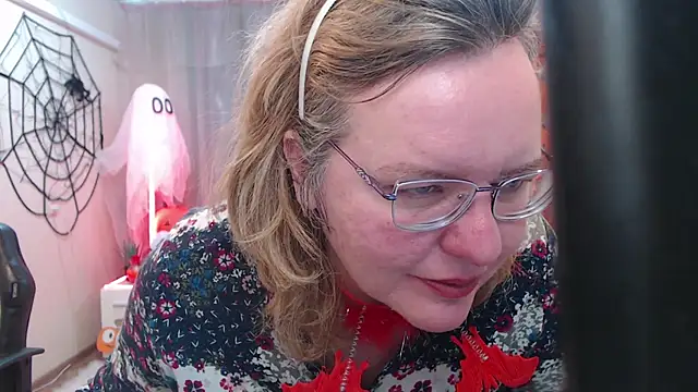 VestaWoody online show from October 16, 2025, 6:14 am