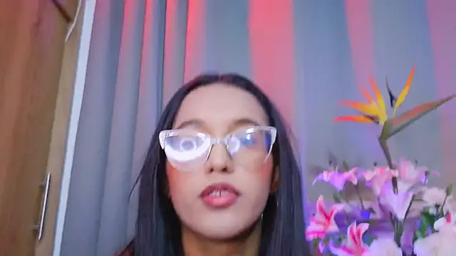 luna valen online show from May 30, 2026, 3:47 am