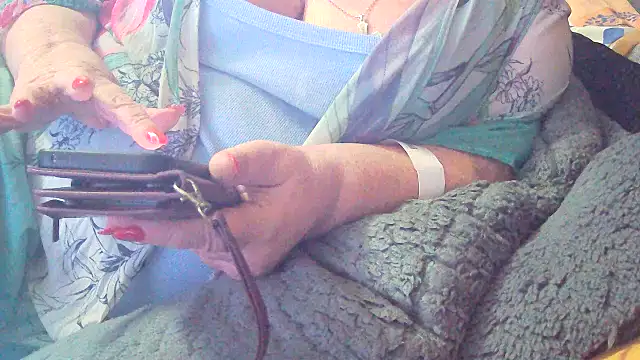 Playful MILF Demi online show from February 6, 2026, 9:56 am