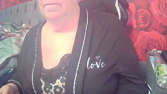 Playful MILF Demi online show from March 21, 2026, 11:08 pm