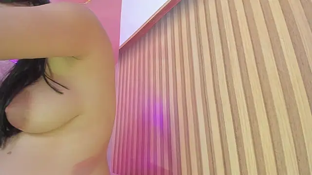 Malory  Jones online show from November 10, 2025, 6:40 pm