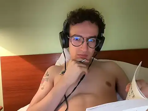 Snapshot of Poeta98@xh chatting on October 3, 2025, 9:01 pm Poeta98xh online show from October 3, 2025, 9:01 pm