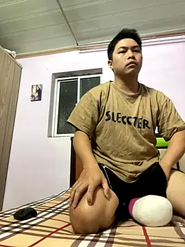 Snapshot of Zynzel chatting on October 12, 2025, 12:15 pm Zynzel online show from October 12, 2025, 12:15 pm