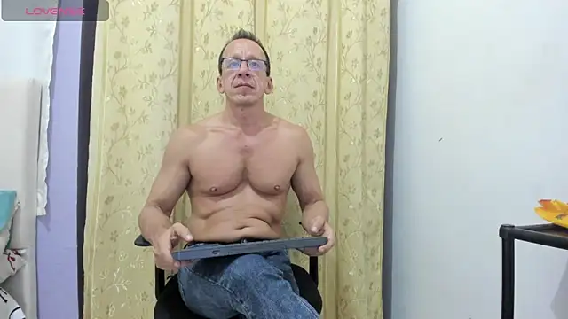  axelking  online show from May 24, 2026, 3:33 am