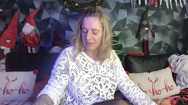 Delichieuse5 online show from December 13, 2025, 8:25 pm