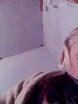 LusiyaGold5 online show from November 19, 2025, 8:31 pm