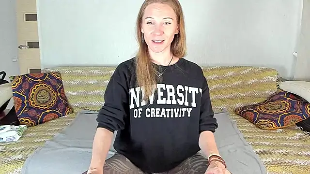 Snapshot of Amalia_Mio chatting on July 18, 2026, 9:02 am Amalia Mio online show from July 18, 2026, 9:02 am