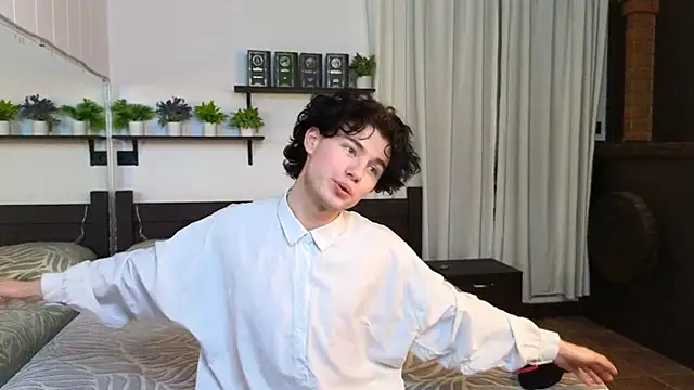 Cute Mike online show from February 12, 2026, 4:24 pm