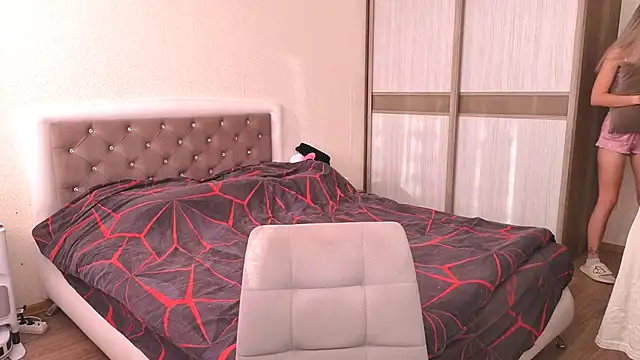 hello kittyyk online show from October 17, 2025, 11:46 am