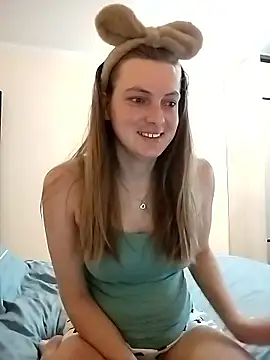 Snapshot of OksiLoverx chatting on January 12, 2026, 7:35 am OksiLoverx online show from January 12, 2026, 7:35 am