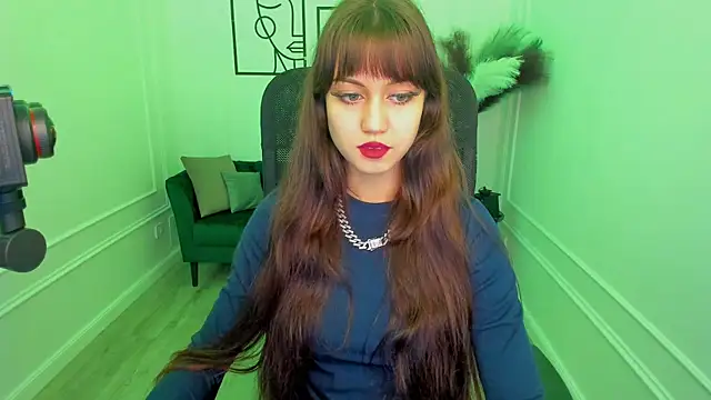 TiffanyYounge online show from November 7, 2025, 12:38 pm