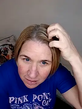 Snapshot of LaceyWestxx chatting on November 25, 2025, 10:15 am LaceyWestxx online show from November 25, 2025, 10:15 am