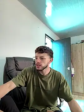 noah red online show from December 16, 2025, 2:55 pm